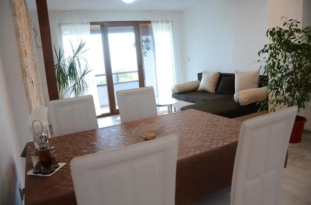גולדן סנדס Family Hotel Rai-Only Adults 3*, גולדן סנדס